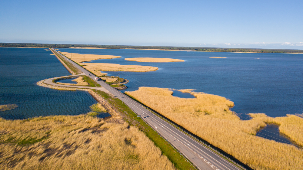 Saaremaa ja Muhu vaheline tamm on 126 aastaga teinud loodusele palju halba - Rohegeenius