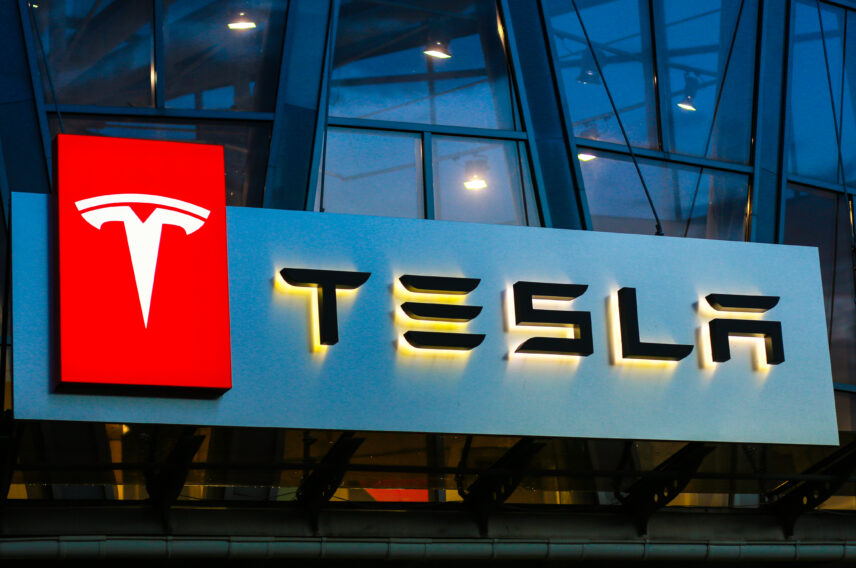 Analüütikud kardavad, et Tesla aktsia võib pooleks kukkuda.