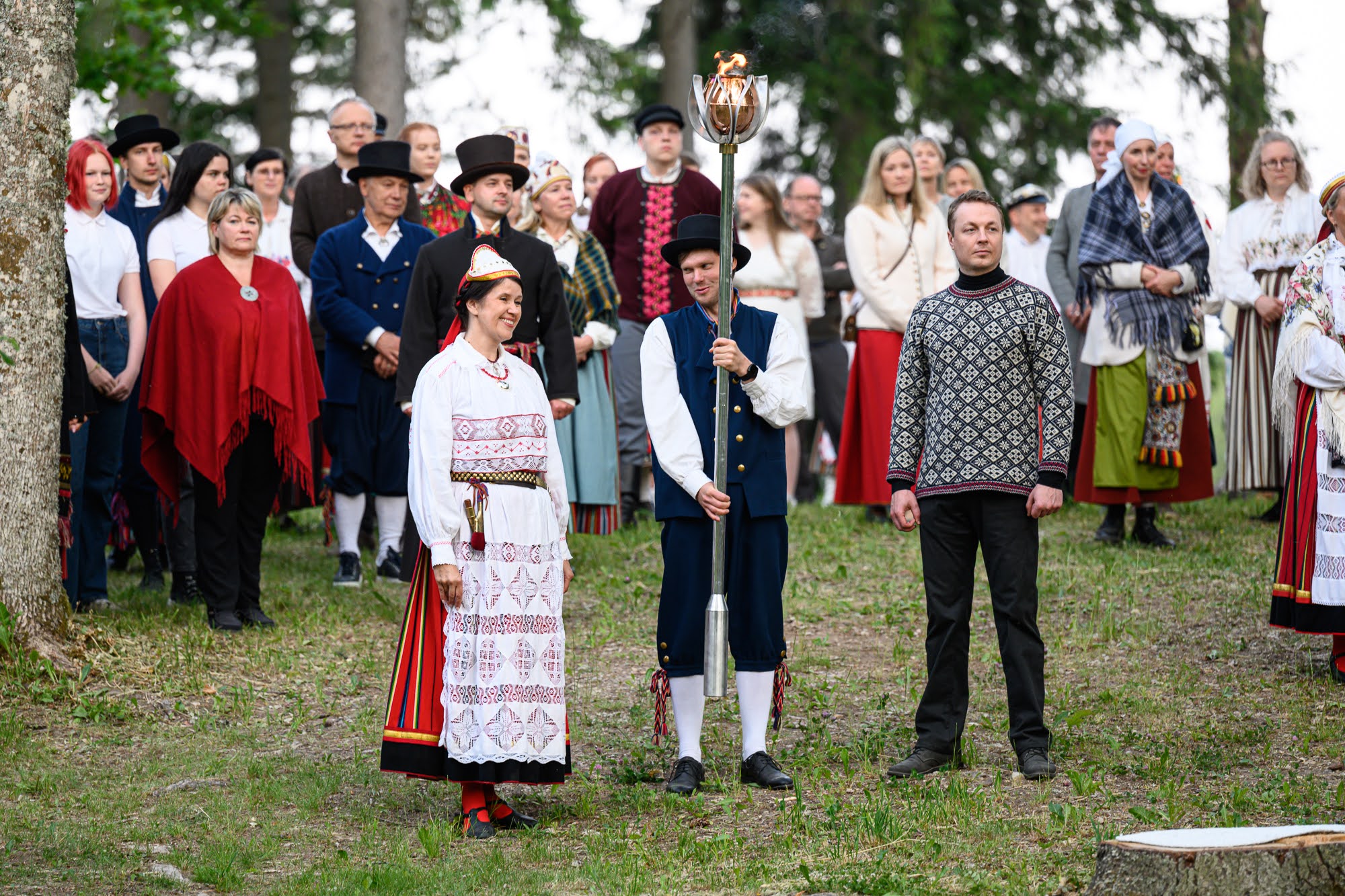 Võrumaal süüdati täna XIII noorte laulu- ja tantsupeo tuli | Peregeenius