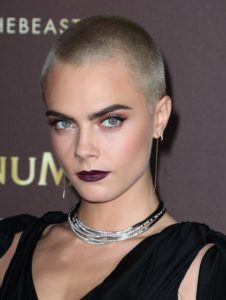 Modell Cara Delevingne on oma julge soengustiiliga tõusnud tõeliseks ikooniks. Lisaks kõnekad kulmud, tummised huuled ja tulemuseks ongi ülicool androgüünsus.