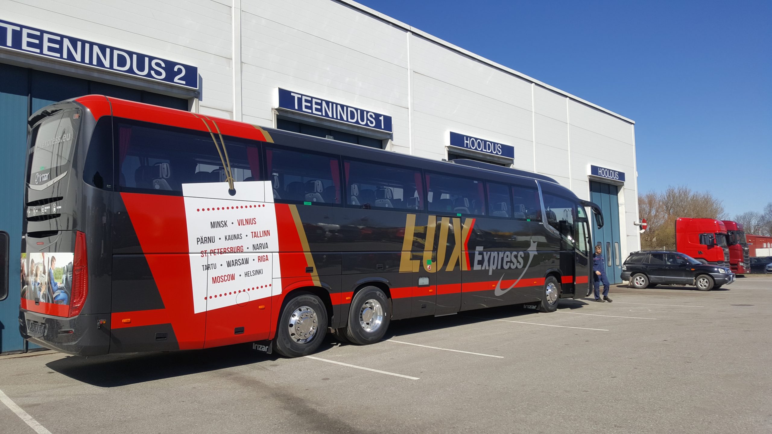 Lux Expressi eritellimusel valminud bussid jõudsid Eestisse - Autogeenius