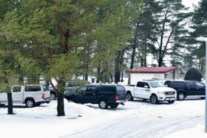 Tahkurannas sattus RAM  metsa suunduvate jahimeeste seltskonda. Ilmselgelt olime trüginud Hiluxite mängumaale.