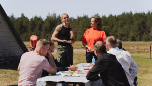 Ükski tõsielusari ei saa ega peakski olema lõpuni tõsine ning nii sai ka suhtesaate filmimisel nalja. (c) Foto: erakogu