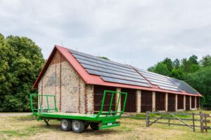 On mitmeid faktoreid, mille põhjal otsustada, kas päikesepark sobib paremini katusele või maapinnale. (c) Foto: Shutterstock