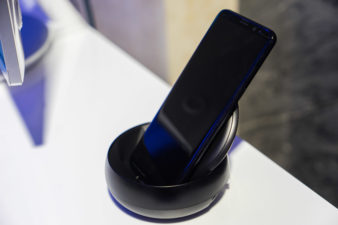 Samsung DeX Docki abil saab Galaxy S8 pilti peegeldada suurele ekraanile. Foto: Tanel Meos