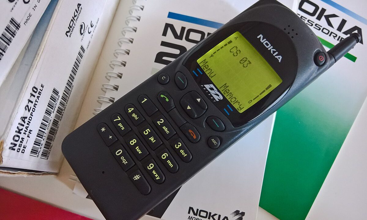 Eesti ühed vanimad telefonid: Telia võrgus töötavad endiselt mõned 1994. ja  1995. aasta mobiilid - Digigeenius