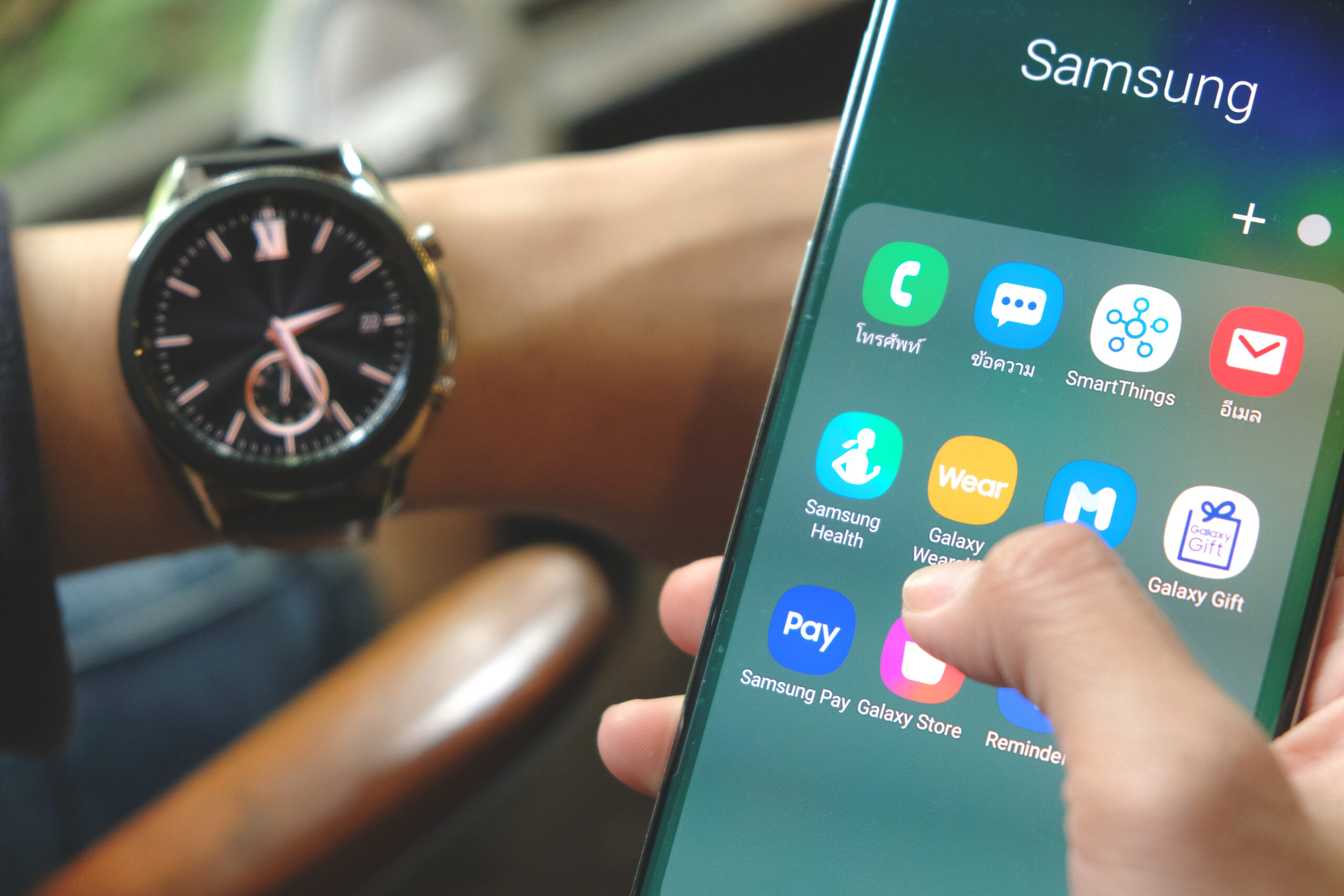 Как установить часы на смарт часах самсунг. Galaxy watch 3 Samsung pay. Самсун галакси вотч 3 мир Пэй. Samsung Galaxy watch 6 vs 6 Classic. Экран приложений самсунг галакси вотч 5.