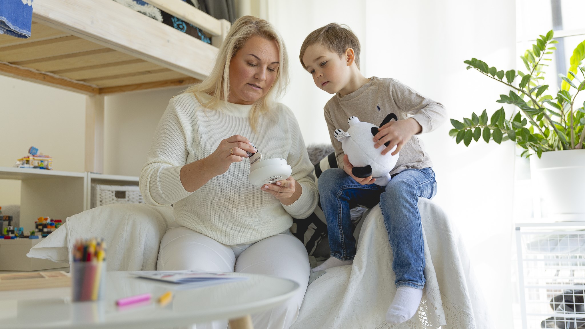 Kas teadsid? Lisaks patareide vahetamisele on veel üks asi, mida on vaja teha, et suitsuandur ohu korral elu päästaks - Kodugeenius